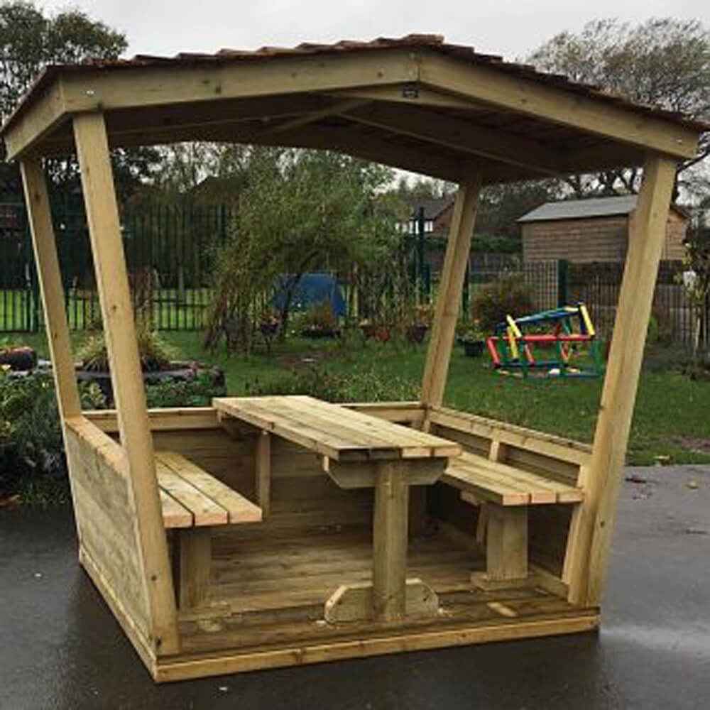 Seated Play Hut